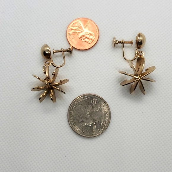 Vintage Gold-tone Screwback Earrings - Picture 3 of 4